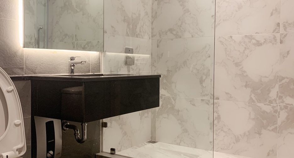 For rent and for sale 3 bedrooms condo in Khlong Toei, Bangkok