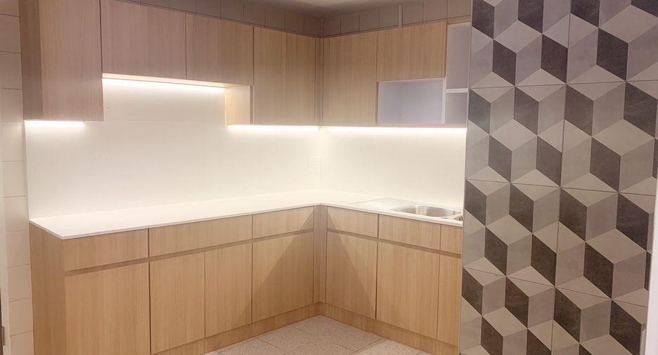 For rent and for sale 3 bedrooms condo in Khlong Toei, Bangkok