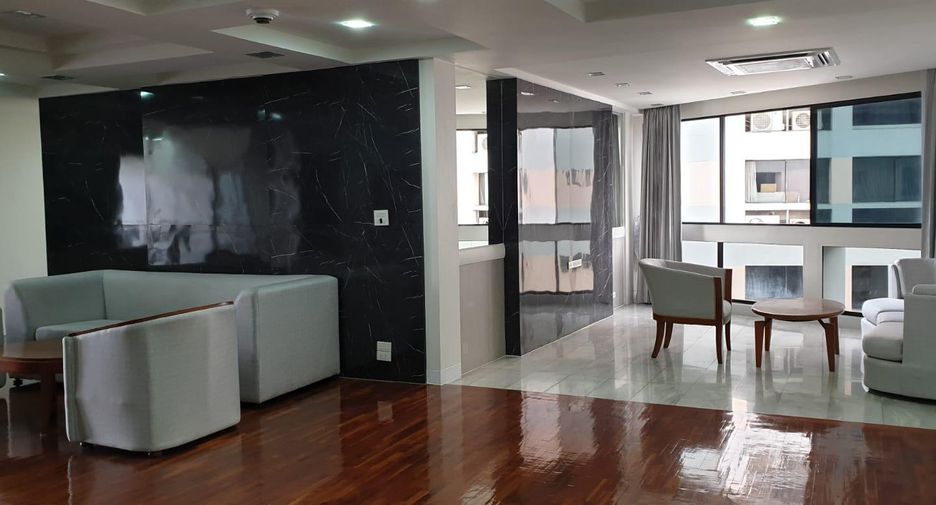 For rent 3 bedrooms condo in Khlong Toei, Bangkok