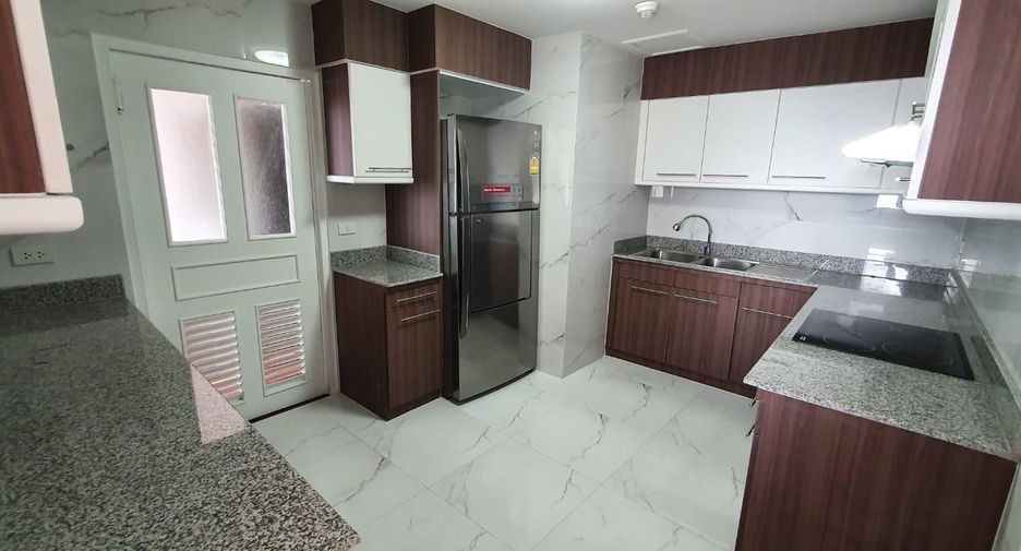 For rent 3 bedrooms condo in Khlong Toei, Bangkok