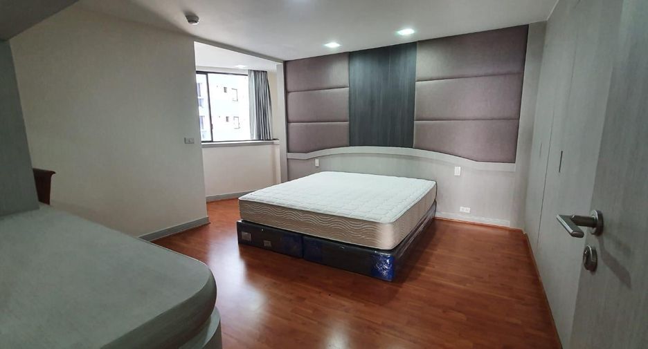 For rent 3 bedrooms condo in Khlong Toei, Bangkok
