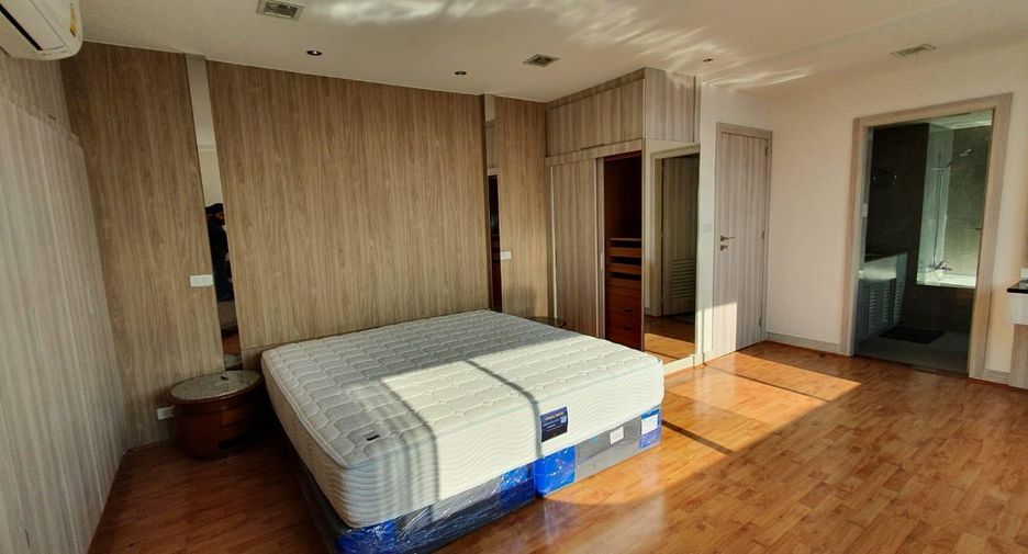 For rent 3 bedrooms condo in Khlong Toei, Bangkok