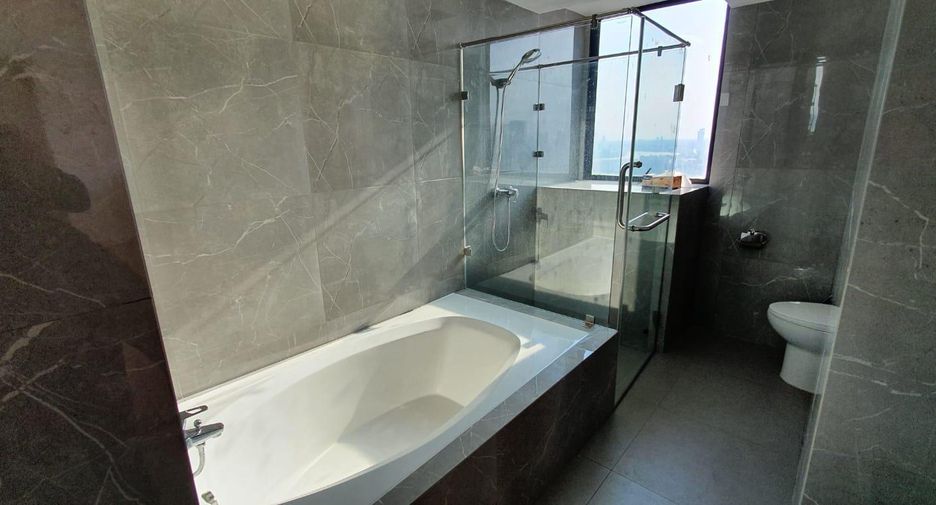 For rent 3 bedrooms condo in Khlong Toei, Bangkok