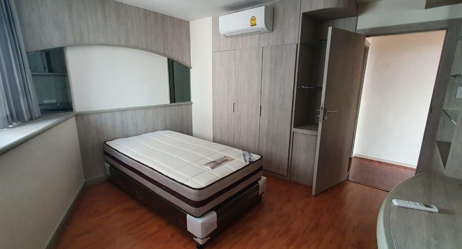 For rent 3 bedrooms condo in Khlong Toei, Bangkok