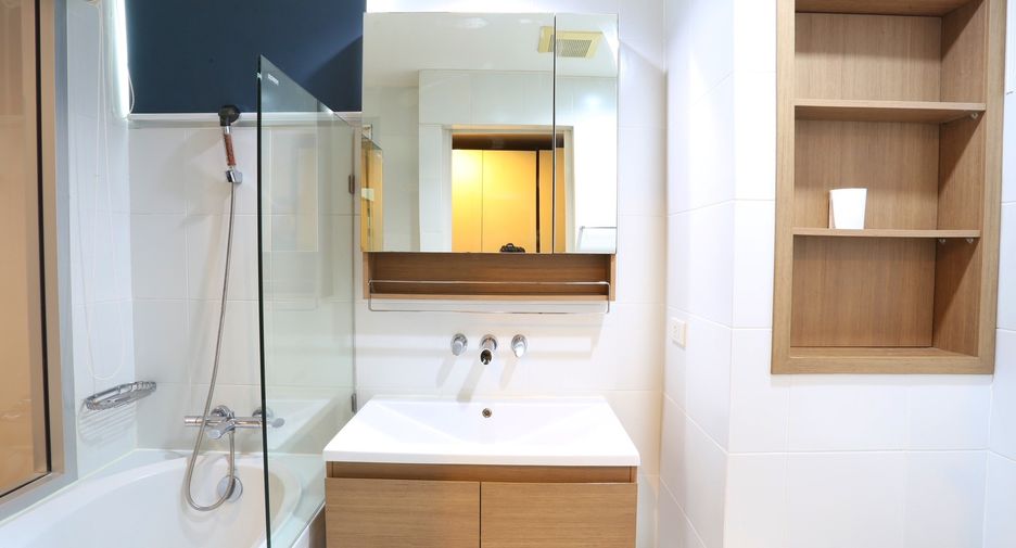 Condo en alquiler de 2 habitaciones en Khlong Toei, Bangkok