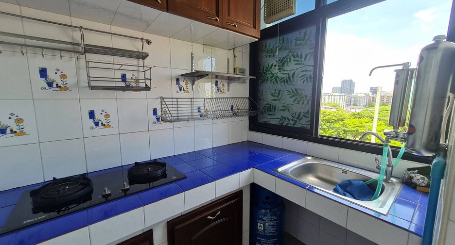 For rent 3 bedrooms condo in Phra Khanong, Bangkok