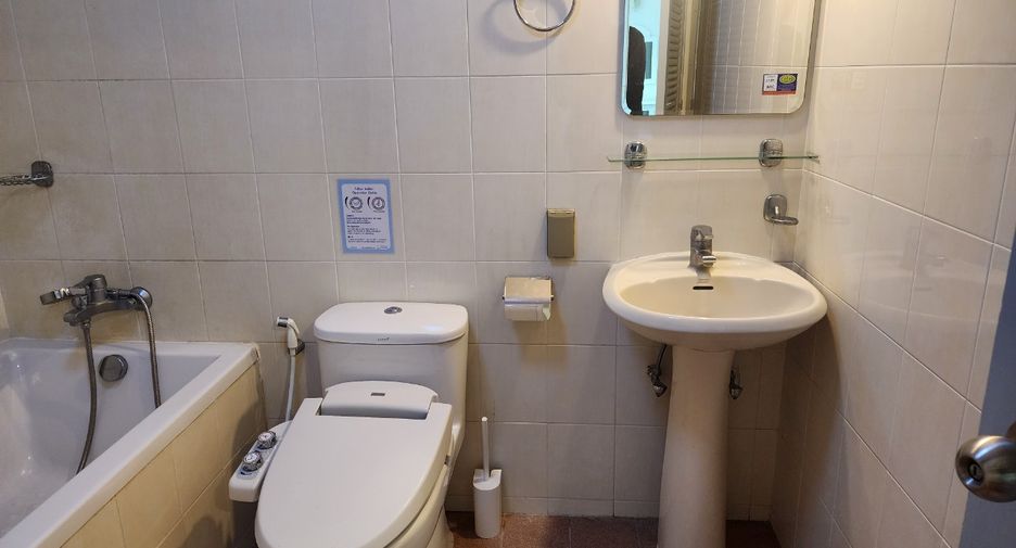 For rent 2 bedrooms condo in Khlong Toei, Bangkok