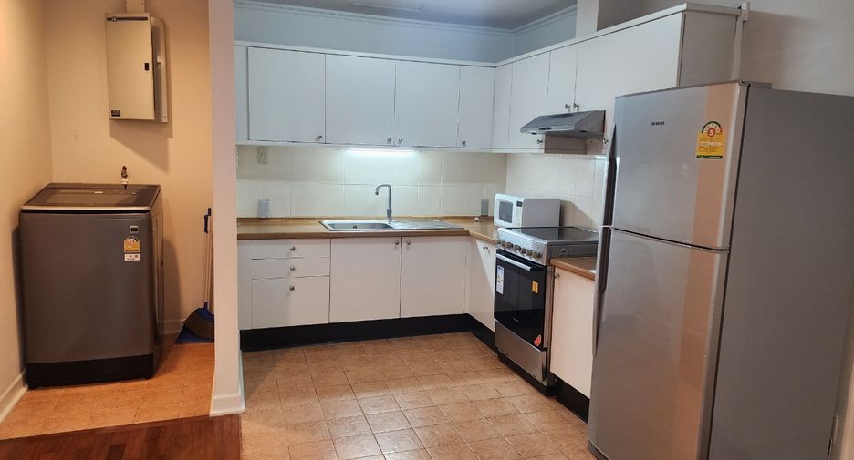 For rent 2 bedrooms condo in Khlong Toei, Bangkok