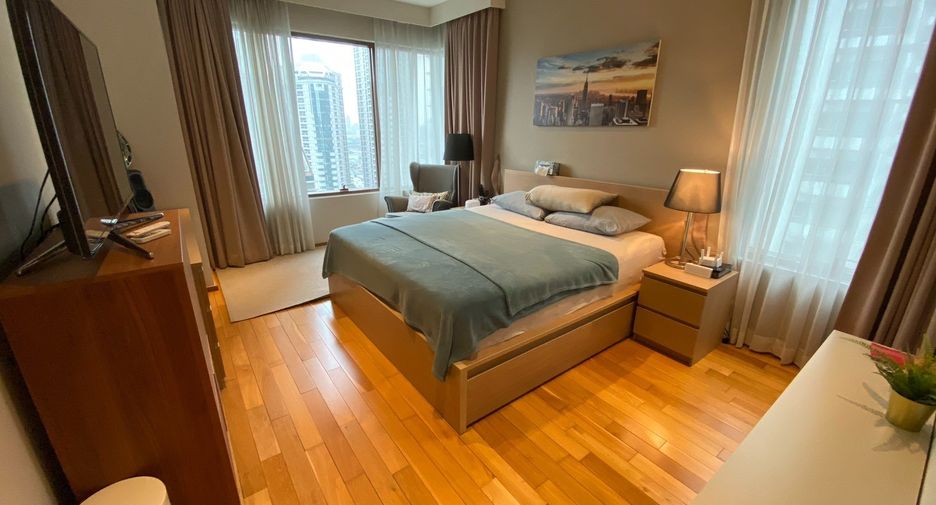 For rent 2 bedrooms condo in Khlong Toei, Bangkok