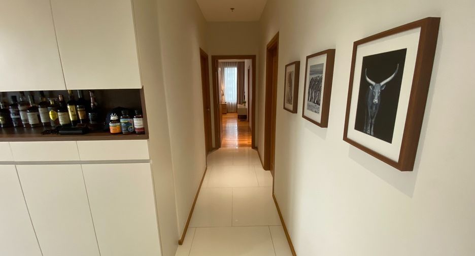 For rent 2 bedrooms condo in Khlong Toei, Bangkok