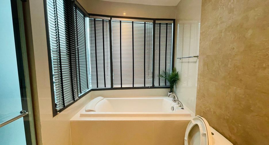 For rent 2 bedrooms condo in Khlong Toei, Bangkok