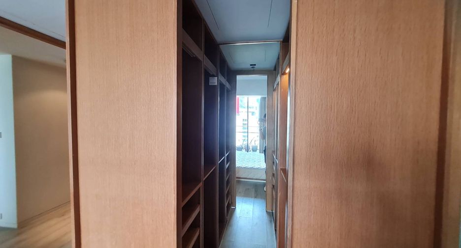 For rent 2 bedrooms condo in Sathon, Bangkok