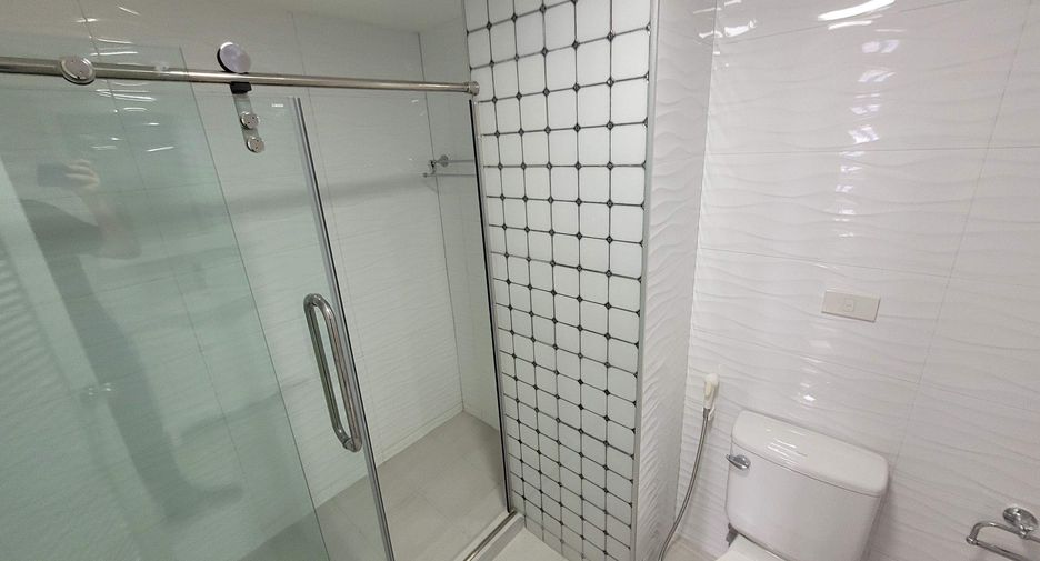 For rent 3 ベッドルーム condo in Watthana, Bangkok