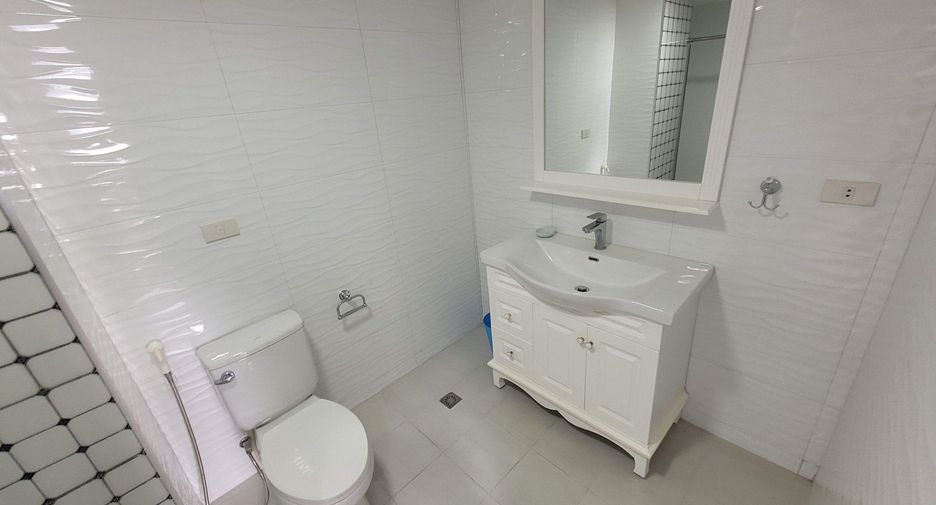 For rent 3 ベッドルーム condo in Watthana, Bangkok