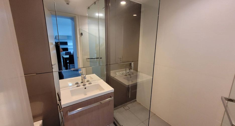 For rent 2 bedrooms condo in Pathum Wan, Bangkok