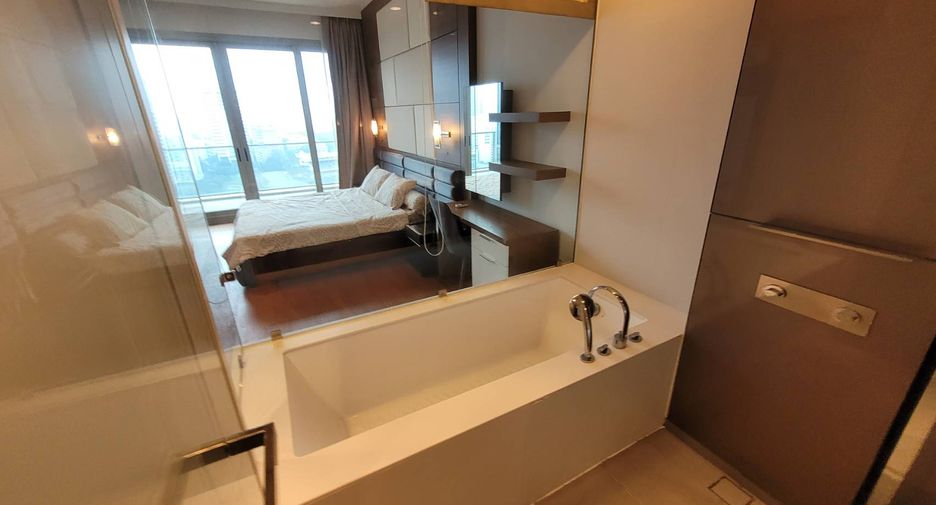 For rent 2 bedrooms condo in Pathum Wan, Bangkok
