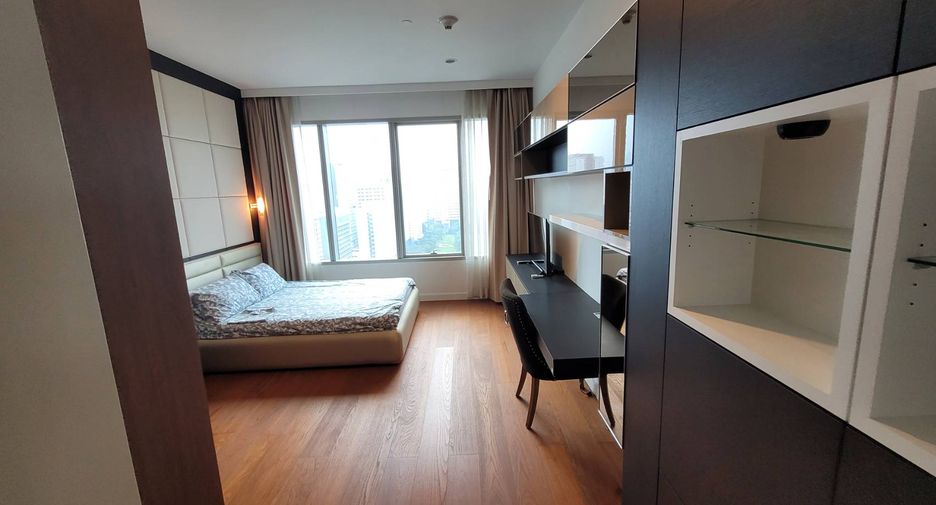 For rent 2 bedrooms condo in Pathum Wan, Bangkok