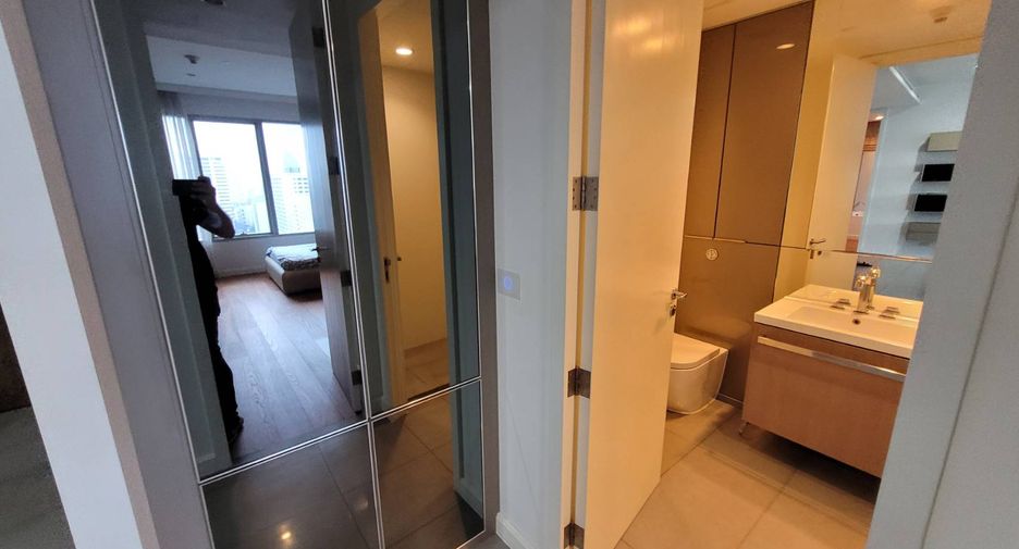 For rent 2 bedrooms condo in Pathum Wan, Bangkok