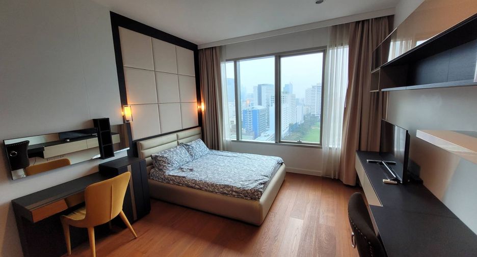 For rent 2 bedrooms condo in Pathum Wan, Bangkok