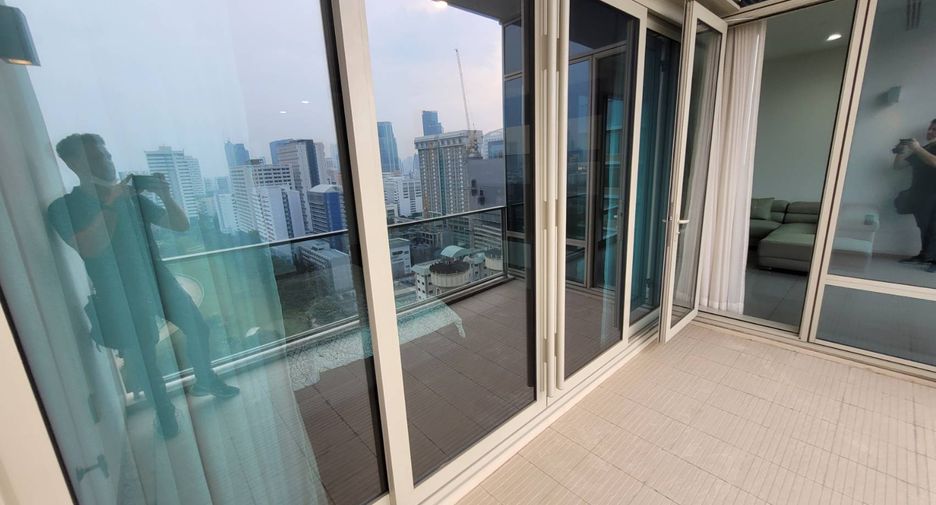 For rent 2 bedrooms condo in Pathum Wan, Bangkok