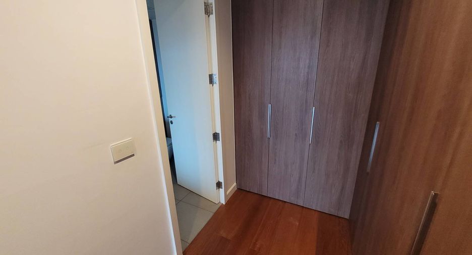 For rent 2 bedrooms condo in Pathum Wan, Bangkok
