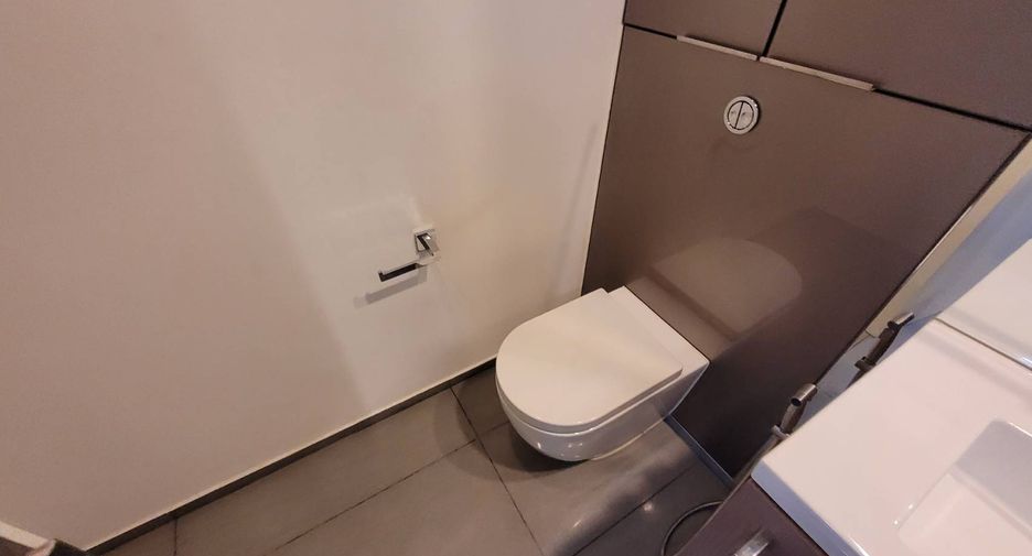 For rent 2 bedrooms condo in Pathum Wan, Bangkok