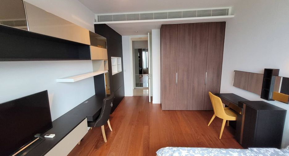 For rent 2 bedrooms condo in Pathum Wan, Bangkok