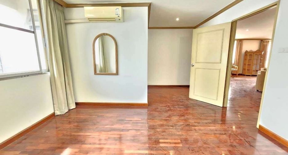 For rent 3 bedrooms condo in Watthana, Bangkok