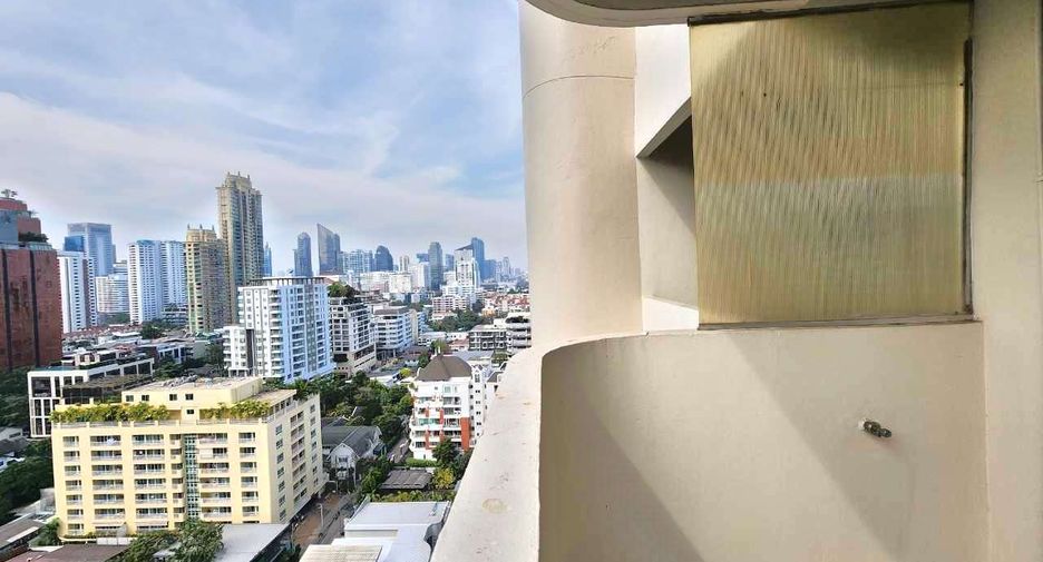 For rent 3 bedrooms condo in Watthana, Bangkok