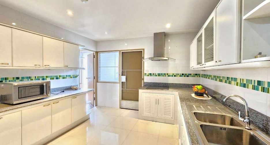 For rent 3 bedrooms condo in Watthana, Bangkok