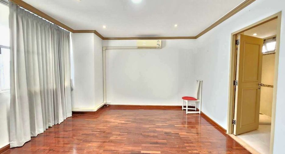 For rent 3 bedrooms condo in Watthana, Bangkok