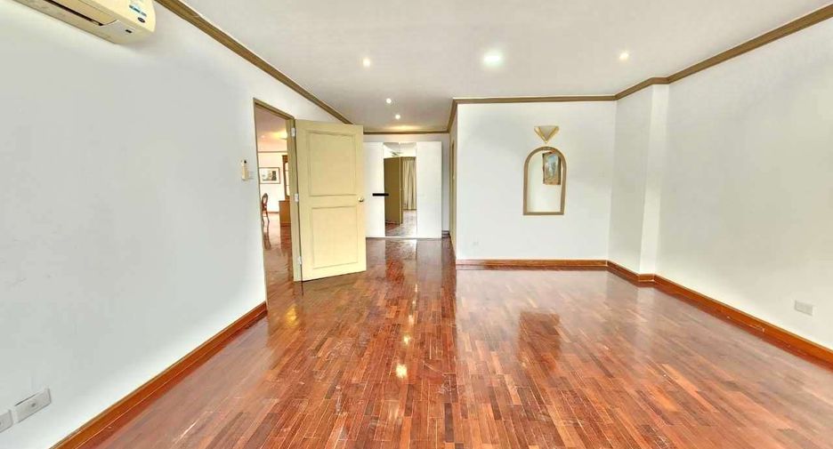 For rent 3 bedrooms condo in Watthana, Bangkok
