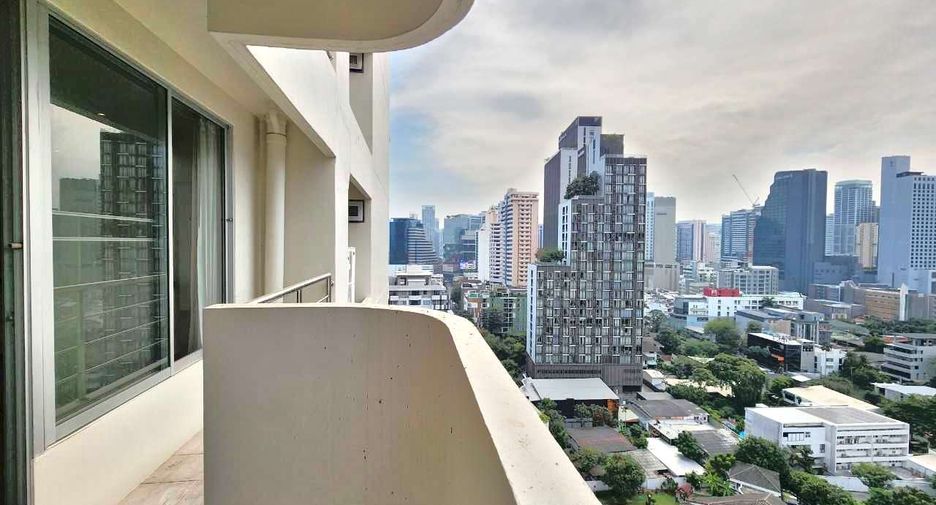 For rent 3 bedrooms condo in Watthana, Bangkok