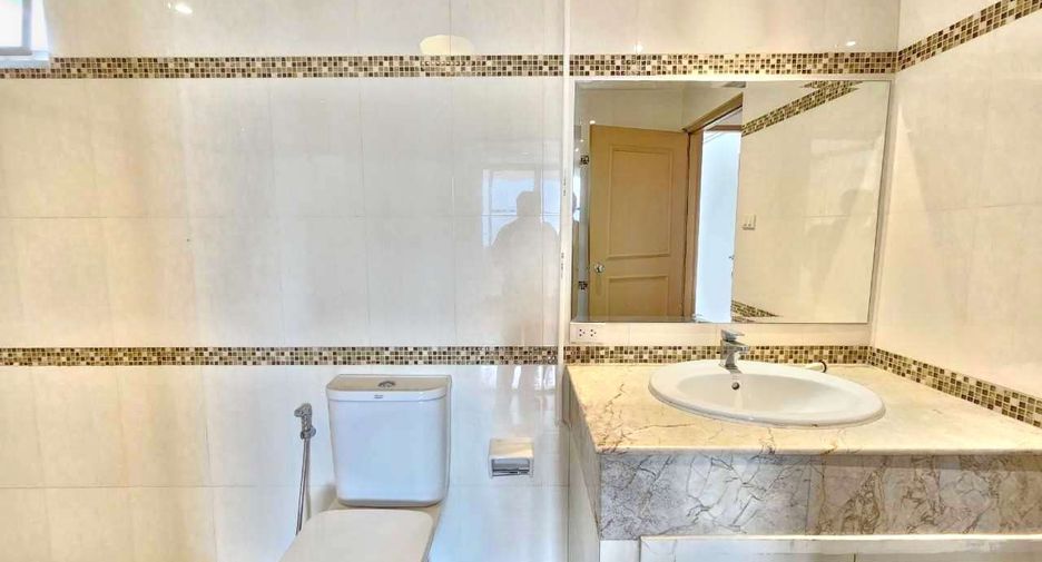 For rent 3 bedrooms condo in Watthana, Bangkok