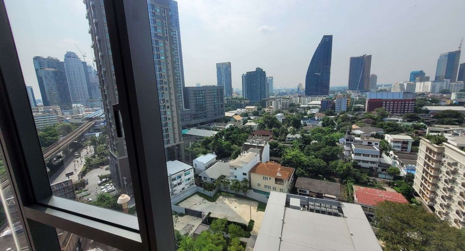 For rent 2 bedrooms condo in Khlong Toei, Bangkok