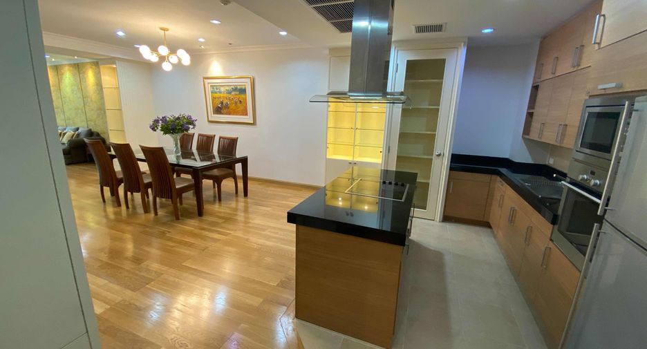 For rent 2 bedrooms condo in Watthana, Bangkok