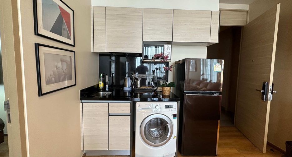 For rent 2 bedrooms condo in Khlong Toei, Bangkok