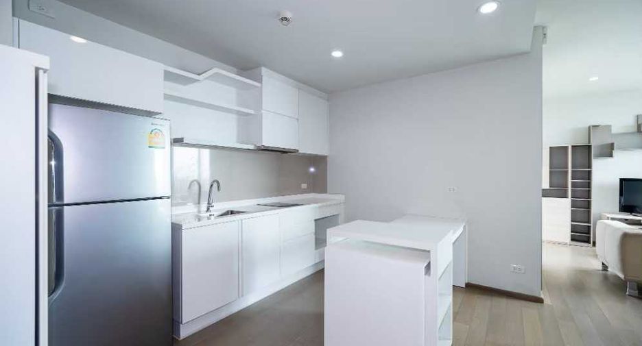 For rent and for sale 2 bedrooms condo in Pathum Wan, Bangkok