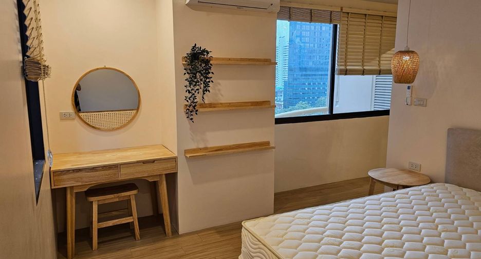 For rent 2 bedrooms condo in Khlong Toei, Bangkok