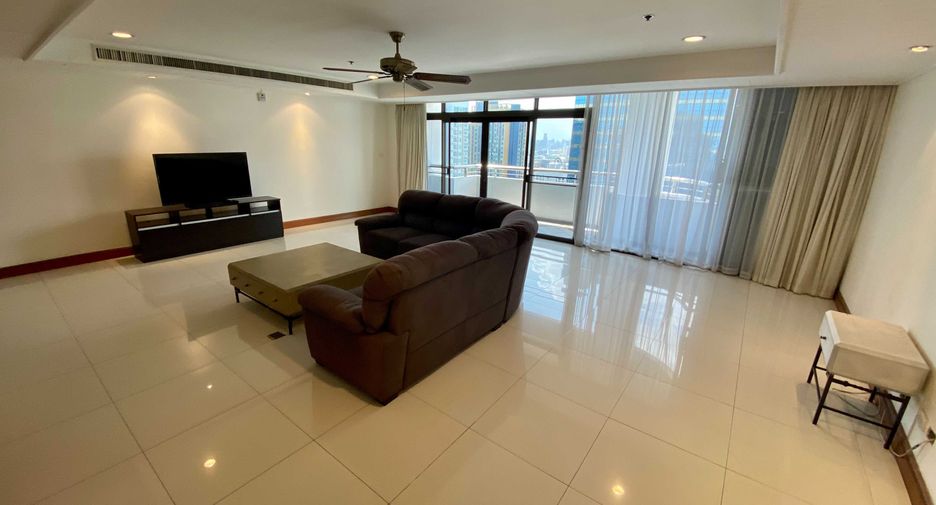 For rent 3 bedrooms condo in Watthana, Bangkok