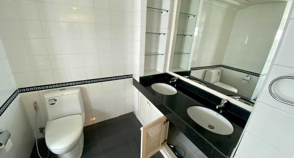 For rent 3 bedrooms condo in Watthana, Bangkok