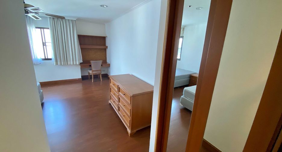 For rent 3 bedrooms condo in Watthana, Bangkok