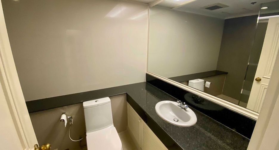 For rent 3 bedrooms condo in Watthana, Bangkok