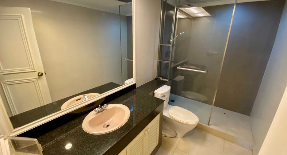 For rent 3 bedrooms condo in Watthana, Bangkok