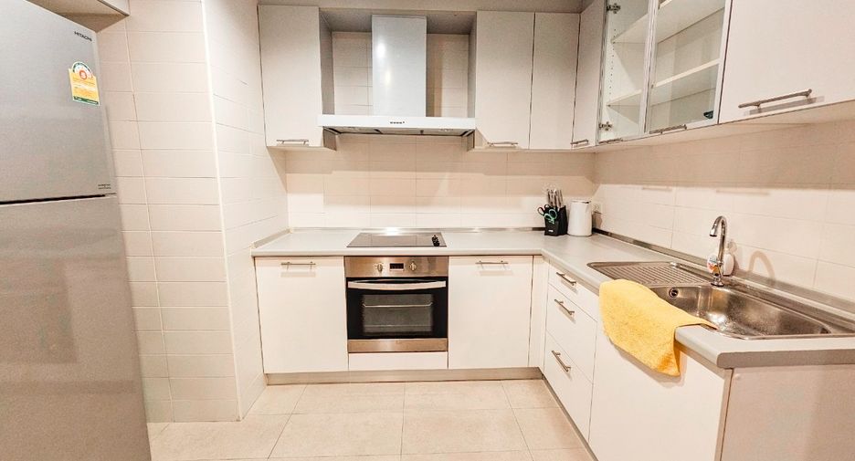 For rent 3 bedrooms condo in Khlong Toei, Bangkok