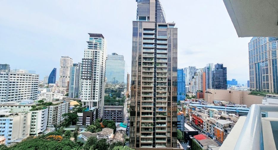 For rent 3 bedrooms condo in Khlong Toei, Bangkok