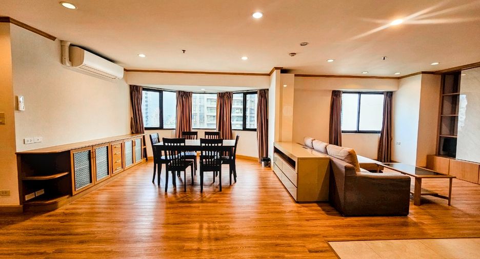 For rent 3 bedrooms condo in Khlong Toei, Bangkok