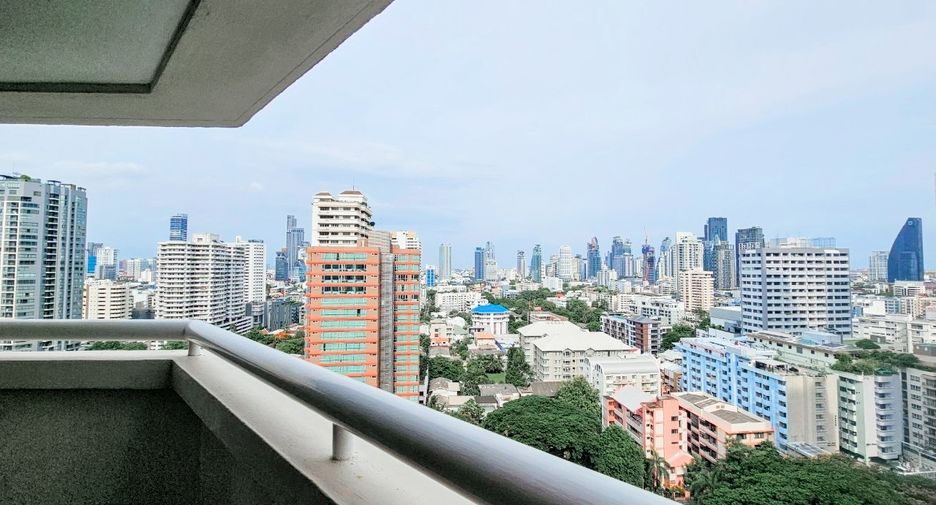 For rent 3 bedrooms condo in Khlong Toei, Bangkok