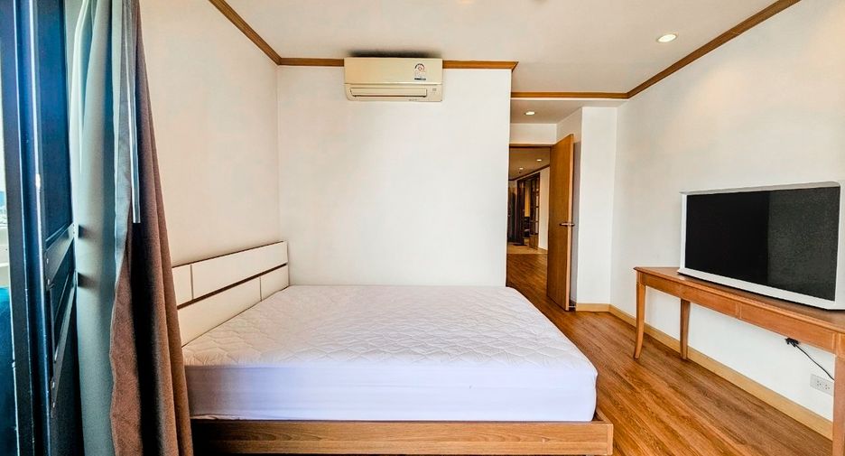 For rent 3 bedrooms condo in Khlong Toei, Bangkok