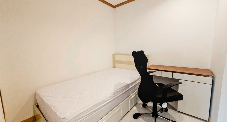 For rent 3 bedrooms condo in Khlong Toei, Bangkok